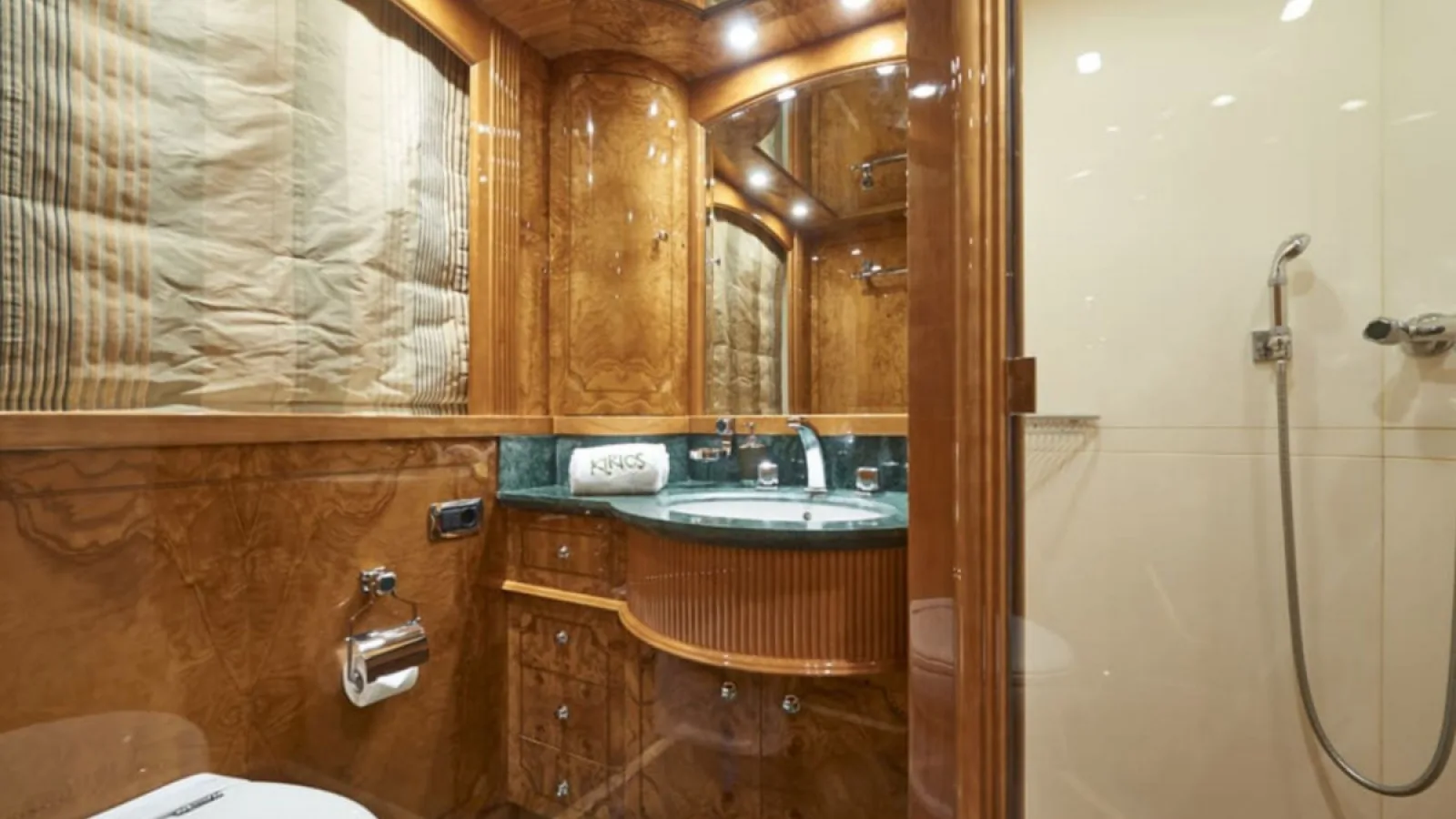 Bestboats ASTONDOA 102 GLX Kirios – Luxus Yachtcharter Mallorca
