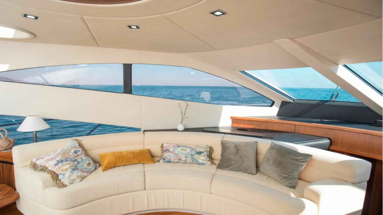 Bestboats SUNSEEKER MANHATTAN 66 TAPIA BAY – Rent Boat Mallorca