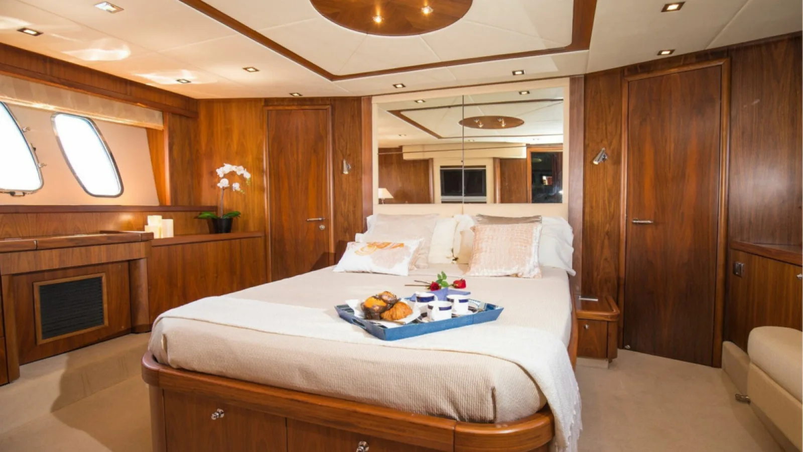 Bestboats SUNSEEKER MANHATTAN 66 TAPIA BAY – Rent Boat Mallorca