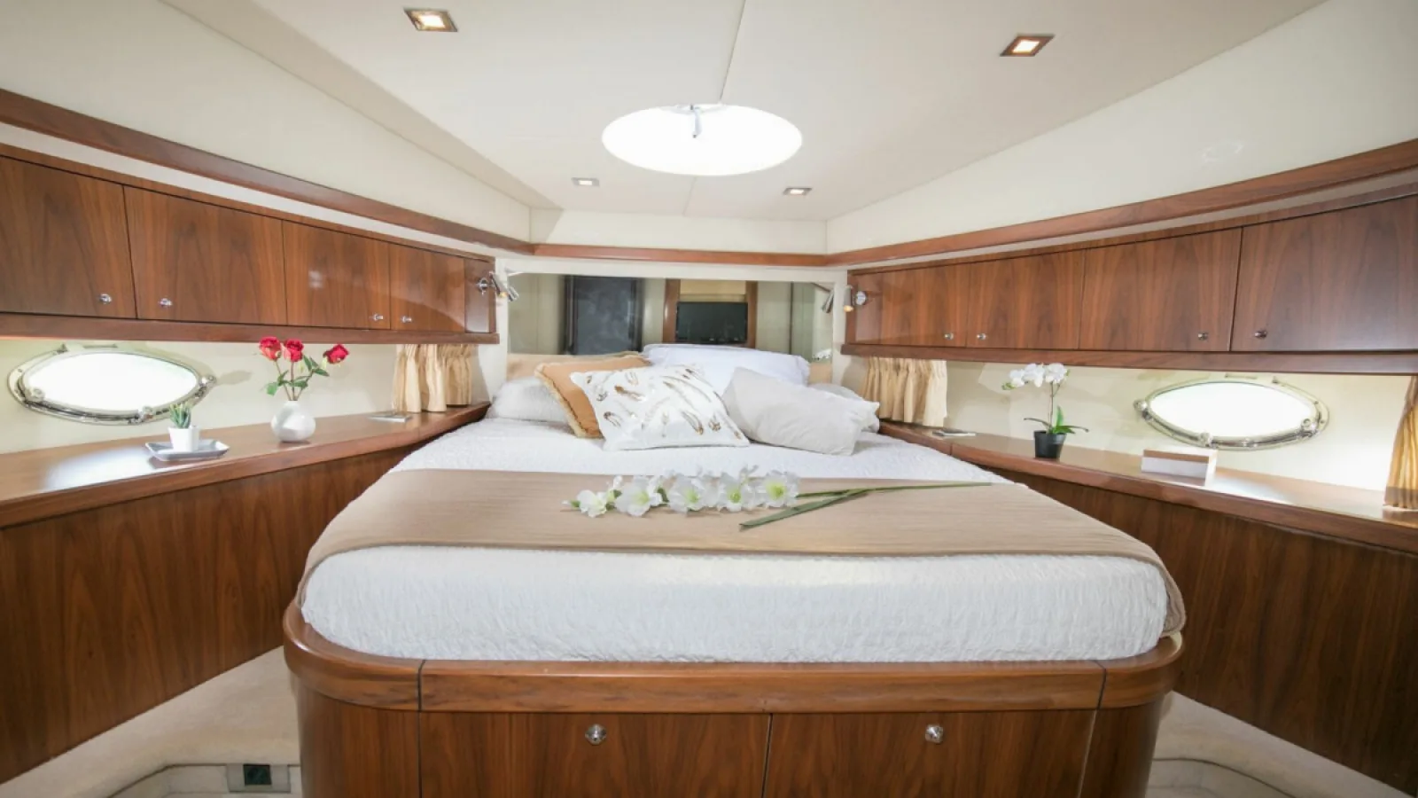 Bestboats SUNSEEKER MANHATTAN 66 TAPIA BAY – Yacht Charter Mallorca