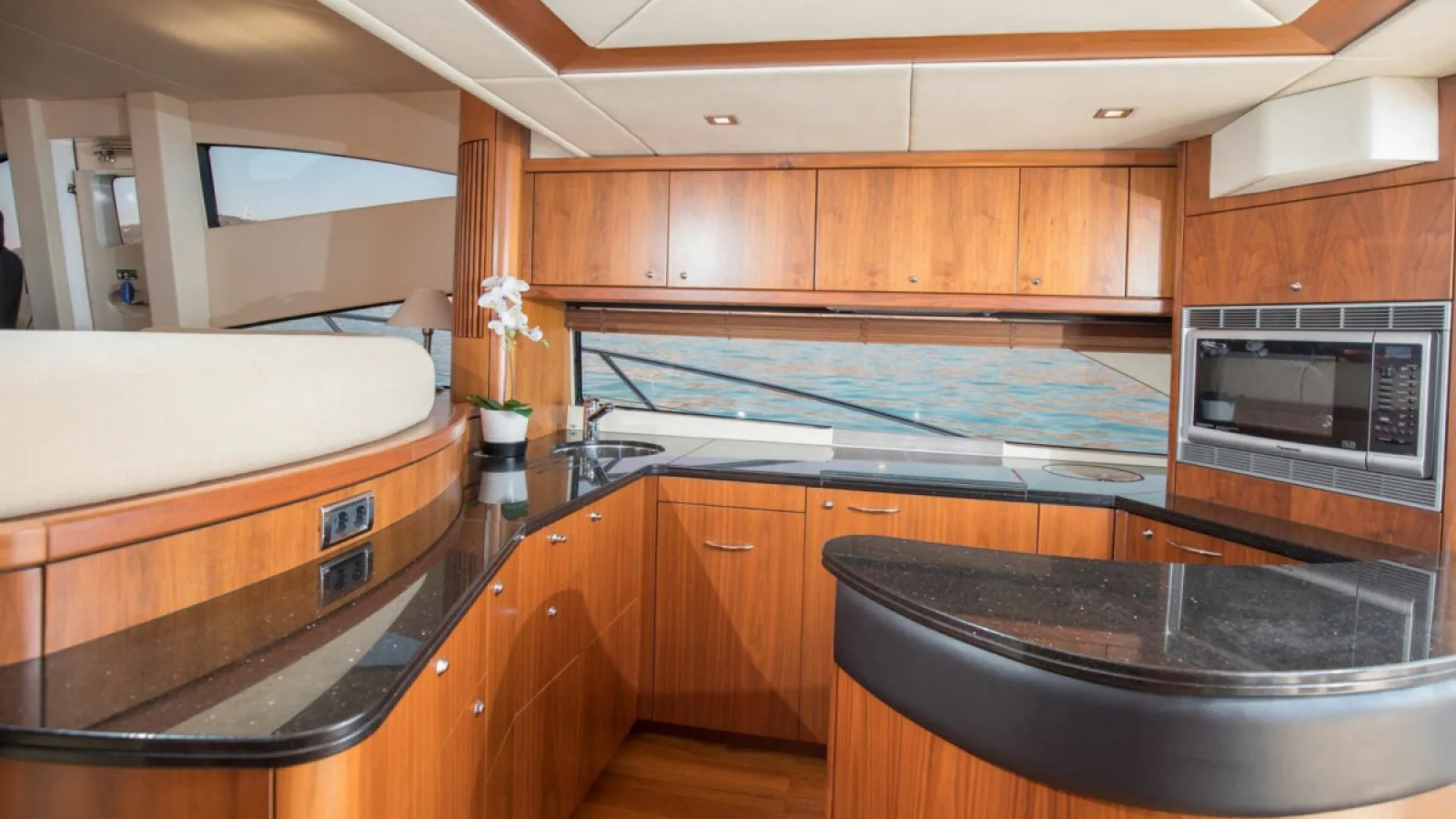 Bestboats SUNSEEKER MANHATTAN 66 TAPIA BAY – Motor Yacht Rental Mallorca