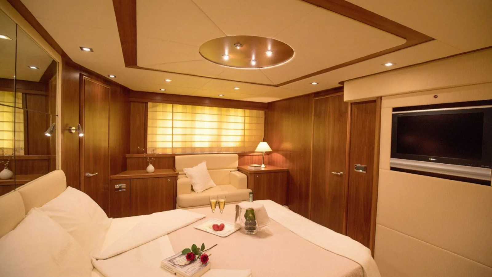 Bestboats SUNSEEKER MANHATTAN 66 TAPIA BAY – Boat Rental Mallorca