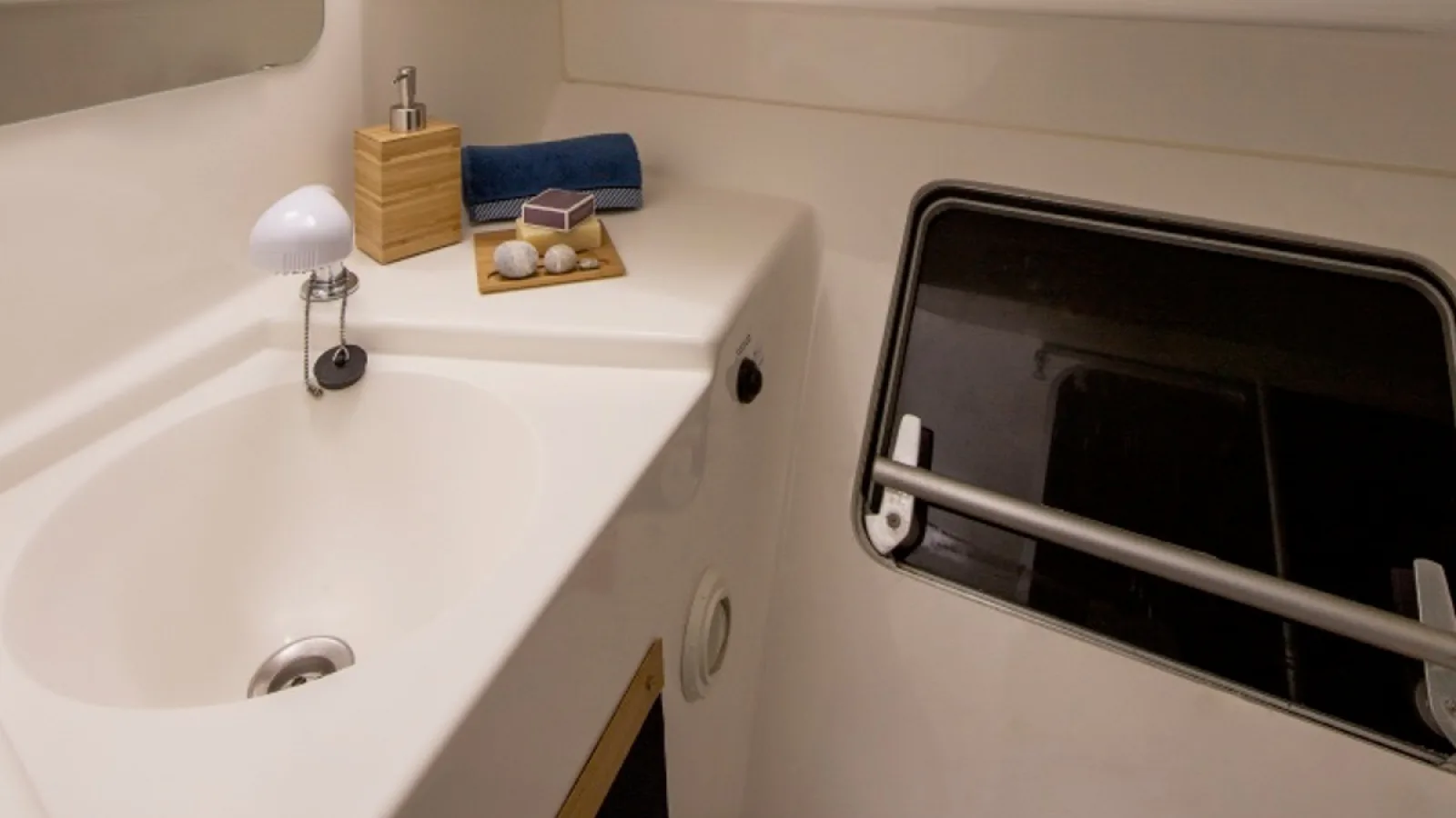 Bestboats FOUNTAIN PAJOT LAVEZZI 40 Zenity – Charter Catamaran Mallorca