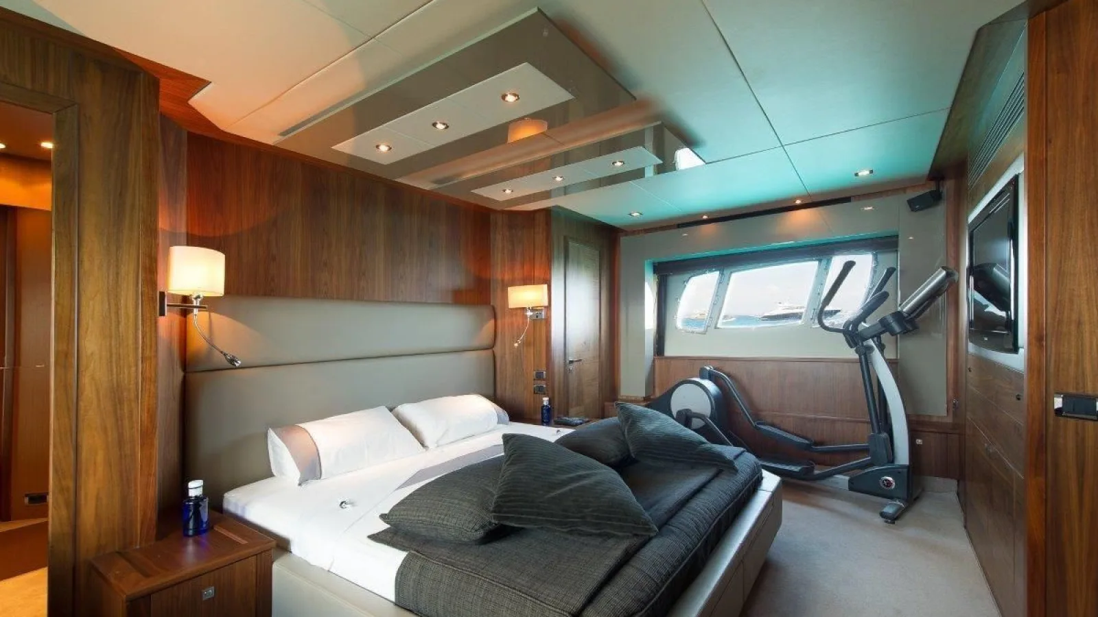Bestboats SUNSEEKER PREDATOR 84 Alvium – Luxury Boat Mallorca