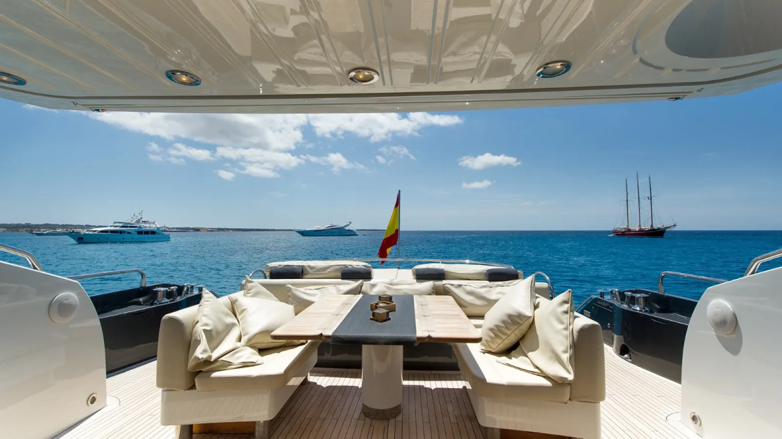 Bestboats SUNSEEKER PREDATOR 84 Alvium – Luxury Yacht Charter Mallorca