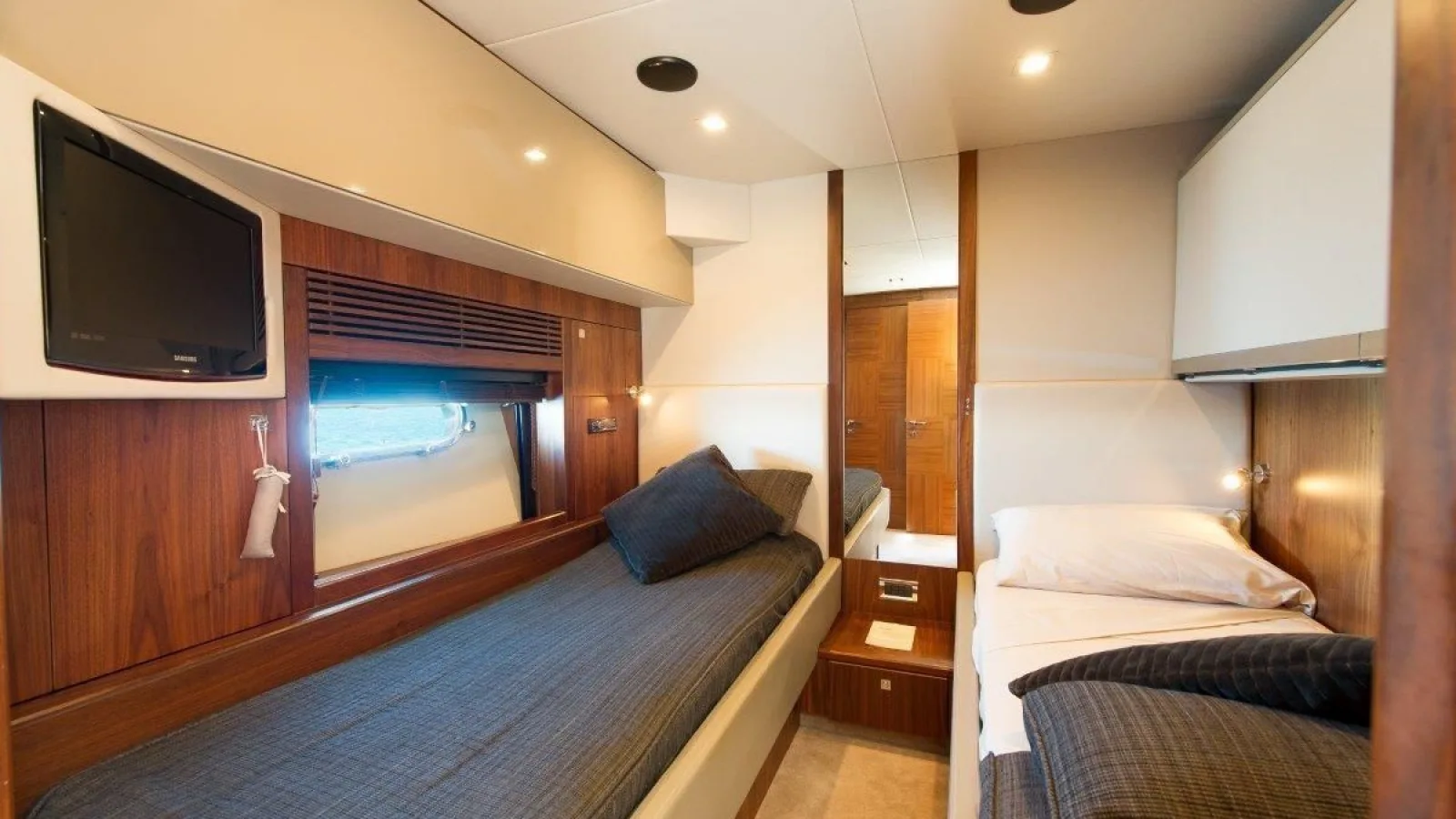 Bestboats SUNSEEKER PREDATOR 84 Alvium – Luxury Yacht Charter Mallorca