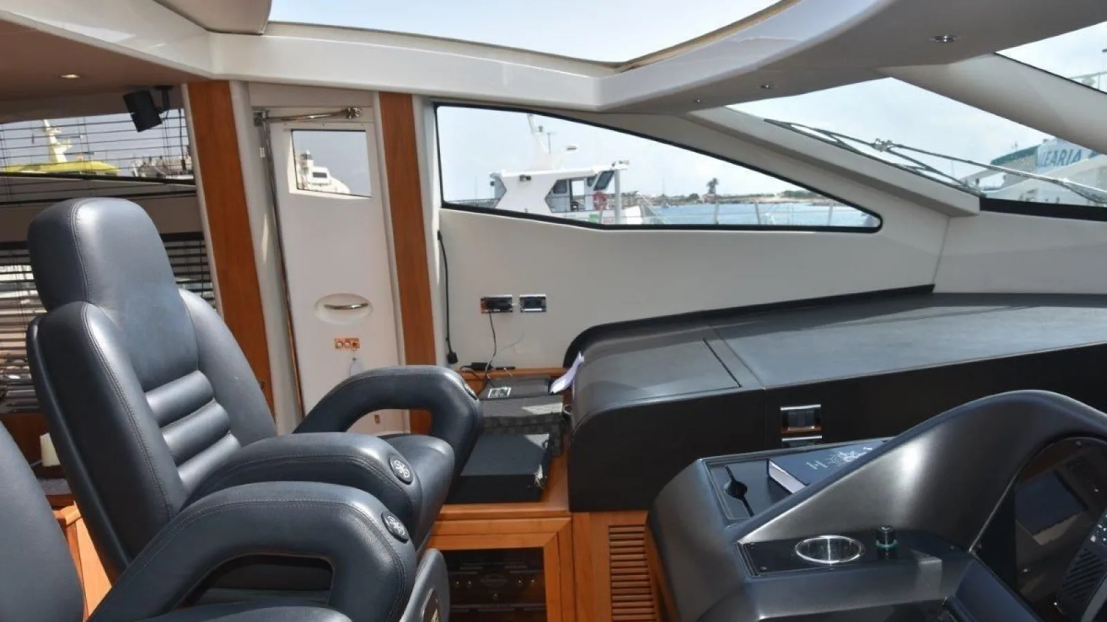 Bestboats SUNSEEKER PREDATOR 84 Alvium – Private Yacht Mallorca