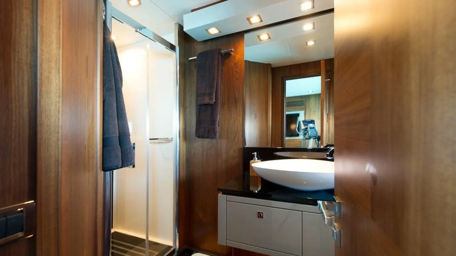 Bestboats SUNSEEKER PREDATOR 84 Alvium – Private Yacht Mallorca