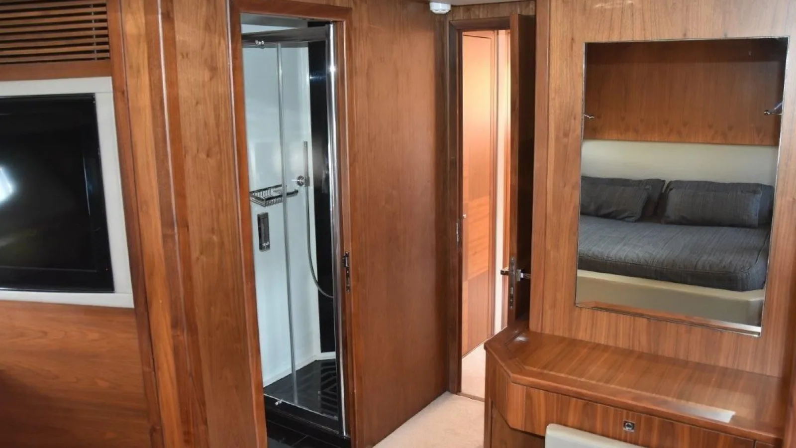 Bestboats SUNSEEKER PREDATOR 84 Alvium – Luxury Yacht Rental Mallorca