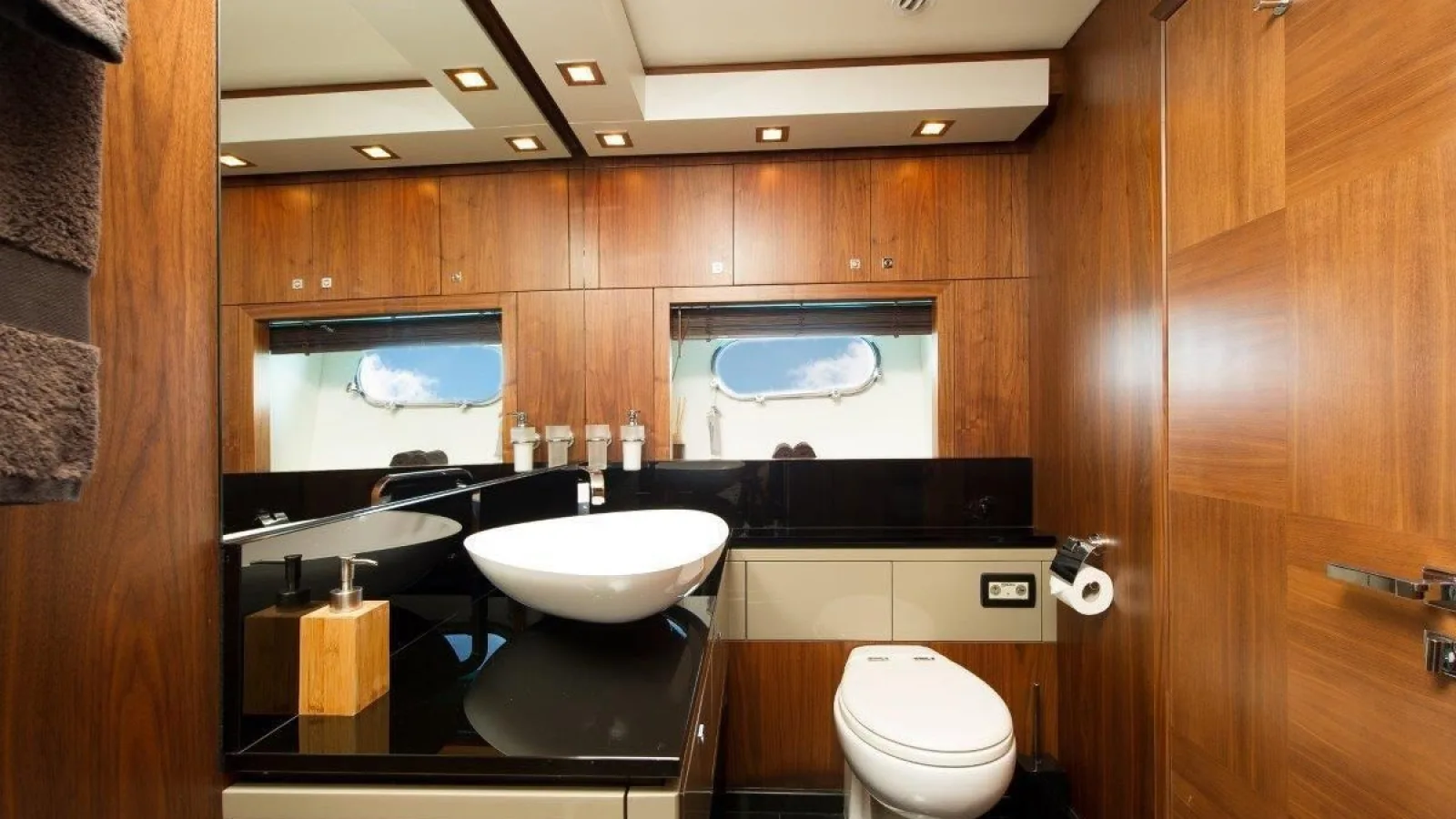 Bestboats SUNSEEKER PREDATOR 84 Alvium – VIP Yacht Charter Mallorca