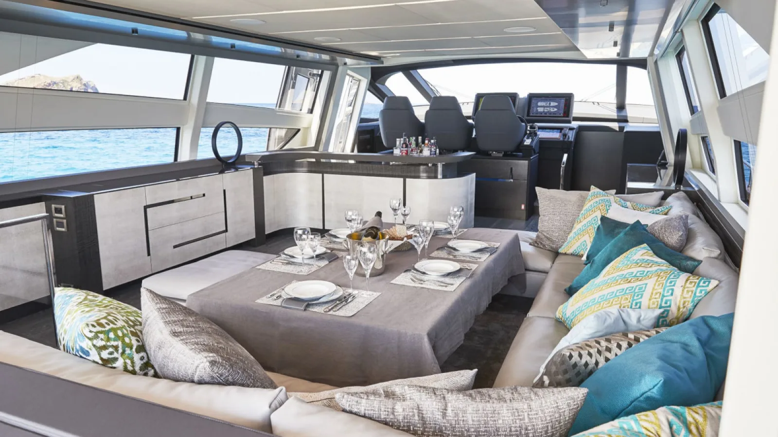 Bestboats PERSHING 9X Baloo III – Private Yacht Mallorca