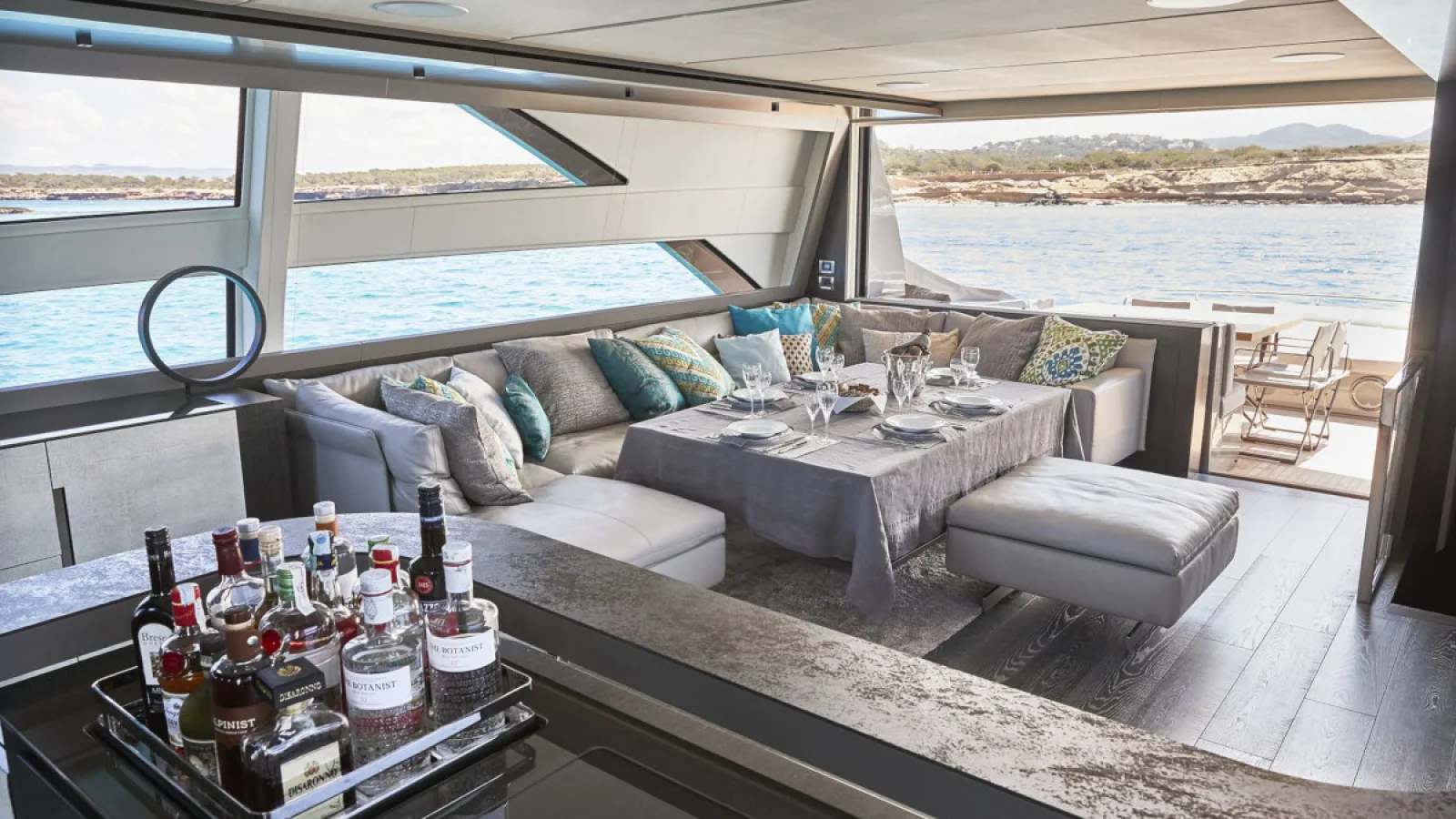 Bestboats PERSHING 9X Baloo III – Exklusive Yacht Mallorca
