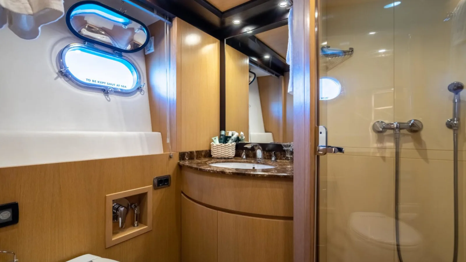 Bestboats ASTONDOA 102 GLX Dolce Vita IV – Alquiler Yate Lujo Mallorca