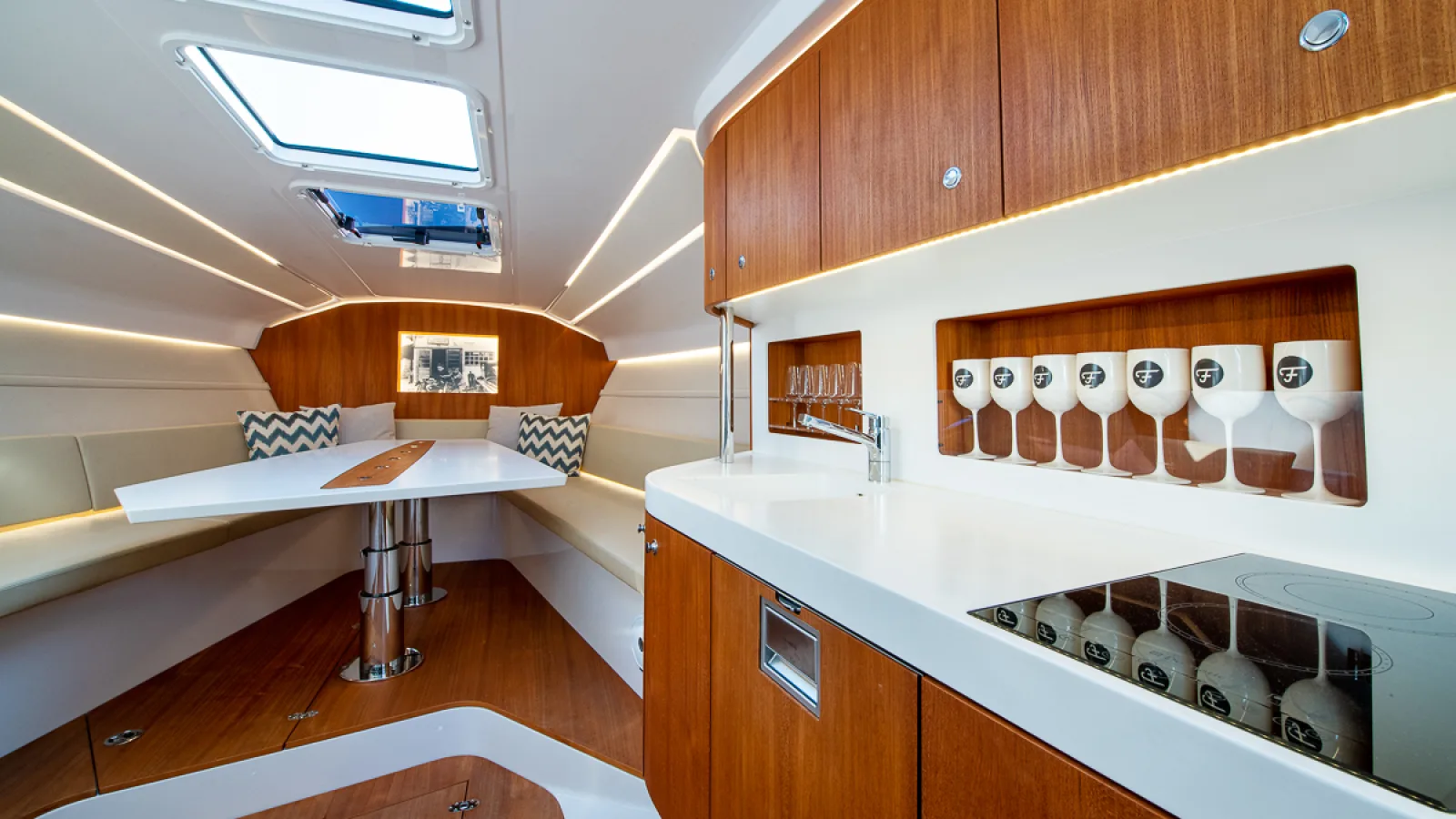 Bestboats FRAUSCHER 1414 DEMON SILVER SURFER – Motor Yacht Rental Mallorca
