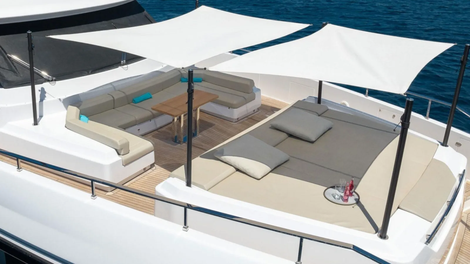 Bestboats FERRETTI CUSTOM LINE NAVETTA 33 Acqua – Luxusyacht chartern Mallorca