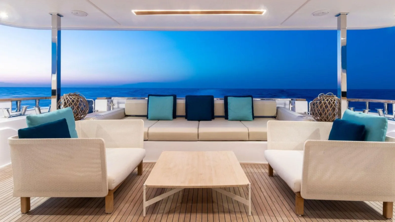 Bestboats FERRETTI CUSTOM LINE NAVETTA 33 Acqua – Luxusyacht mieten Mallorca