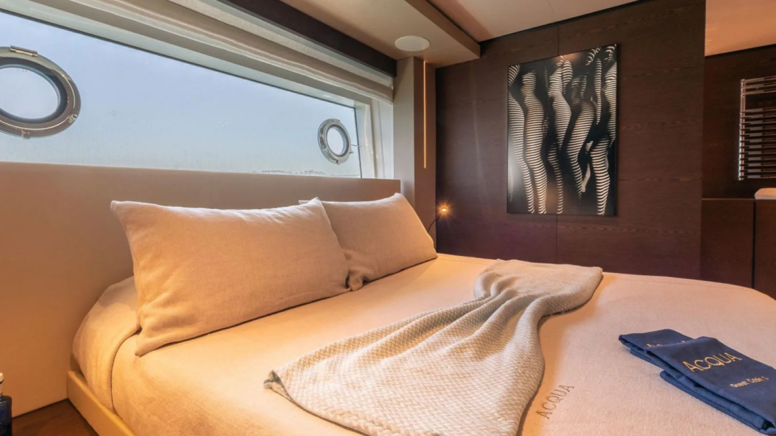 Bestboats FERRETTI CUSTOM LINE NAVETTA 33 Acqua – Luxusyacht mieten Mallorca