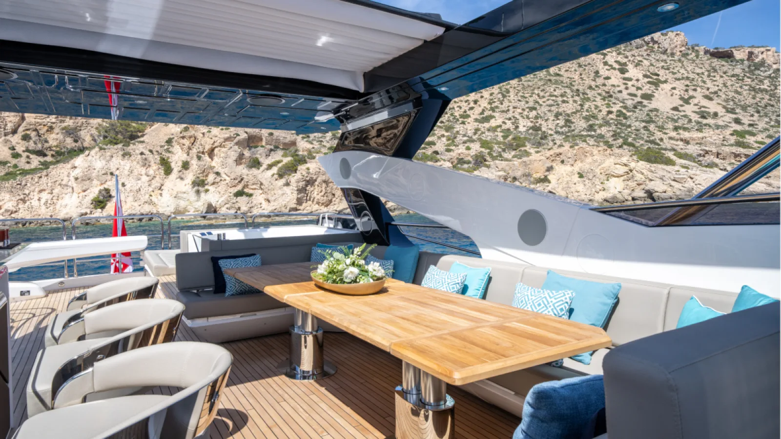 Bestboats SUNSEEKER 95 MEROS BLUE INFINITY ONE – Luxus Yachtcharter Mallorca