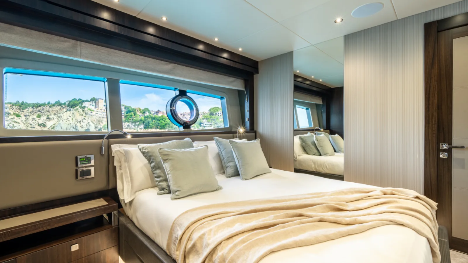 Bestboats SUNSEEKER 95 MEROS BLUE INFINITY ONE – Luxus Yachtcharter Mallorca
