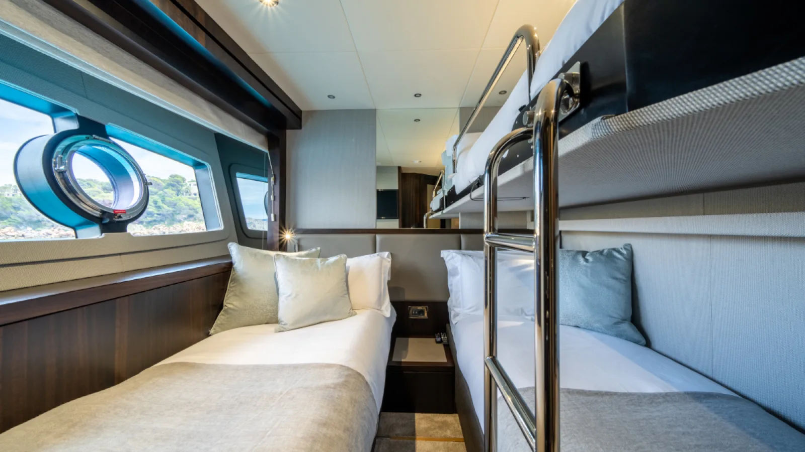 Bestboats SUNSEEKER 95 MEROS BLUE INFINITY ONE – Yachtcharter Mallorca