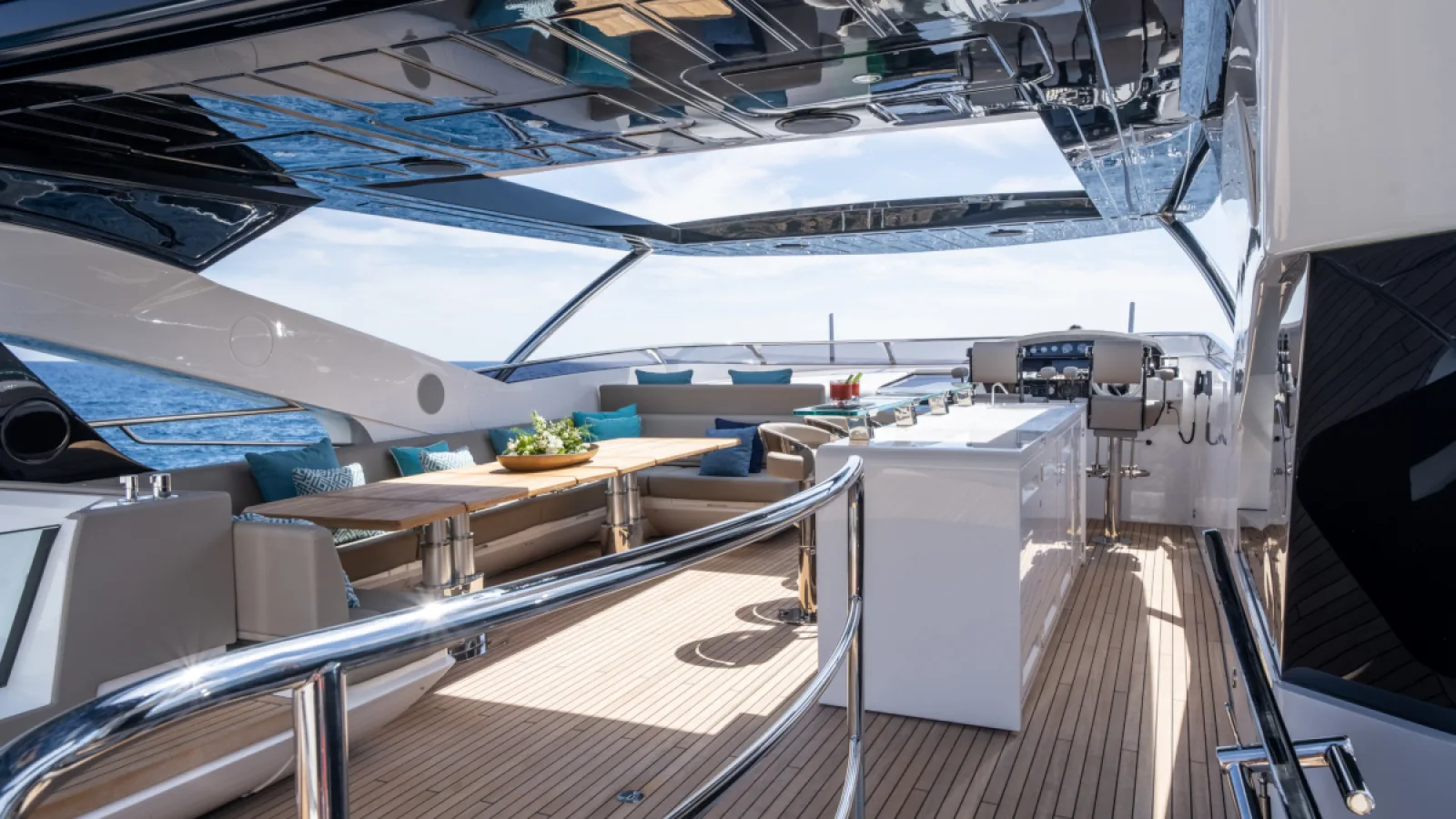 Bestboats SUNSEEKER 95 MEROS BLUE INFINITY ONE – Exklusive Yacht Mallorca