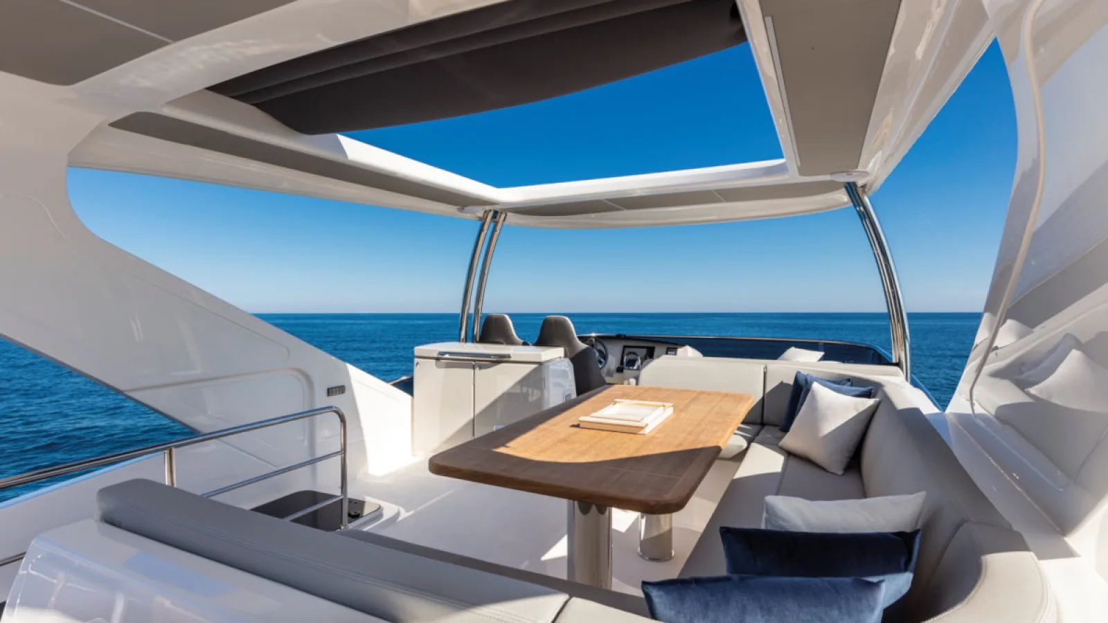 Bestboats ABSOLUTE 62 FLY Emilia II – Motor Yacht Charter Mallorca