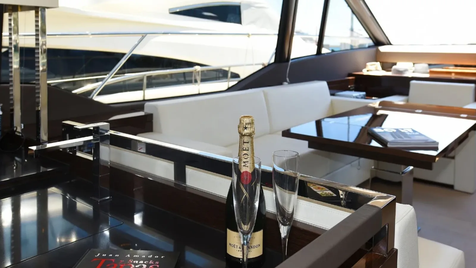 Bestboats PRESTIGE 630 FLY Mavi Mar – Motor Yacht Rental Mallorca