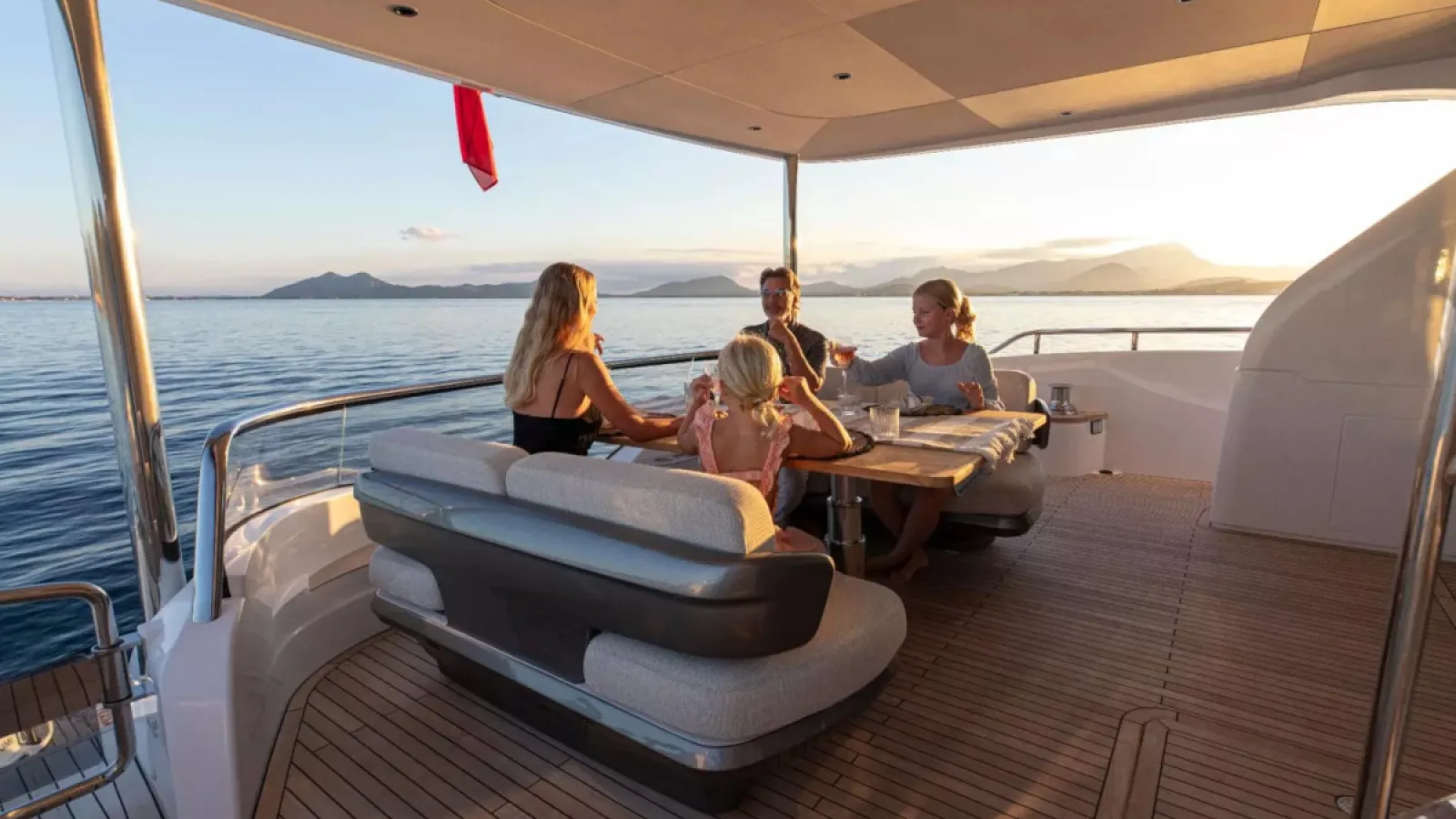 Bestboats PRINCESS Y80 Lumi – Luxusyacht mieten Mallorca