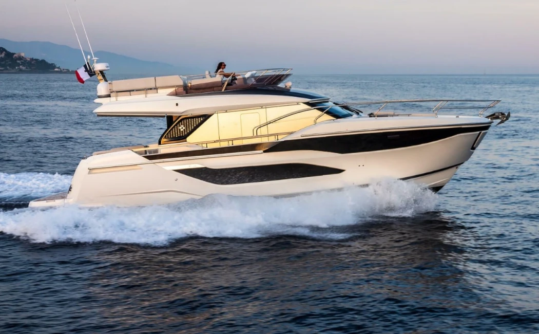 PRESTIGE F4.9 – LA FAMILIA LA FAMILIA | Motorboot mieten | Motoryacht chartern Mallorca | Bestboats