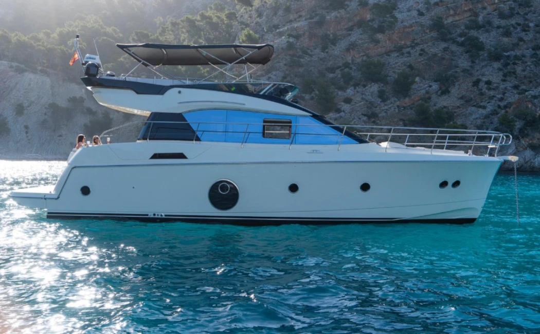 MONTE CARLO 5 – INCOGNITO INCOGNITO | Motor Yacht Charter | Motorboat Rental Mallorca | Bestboats