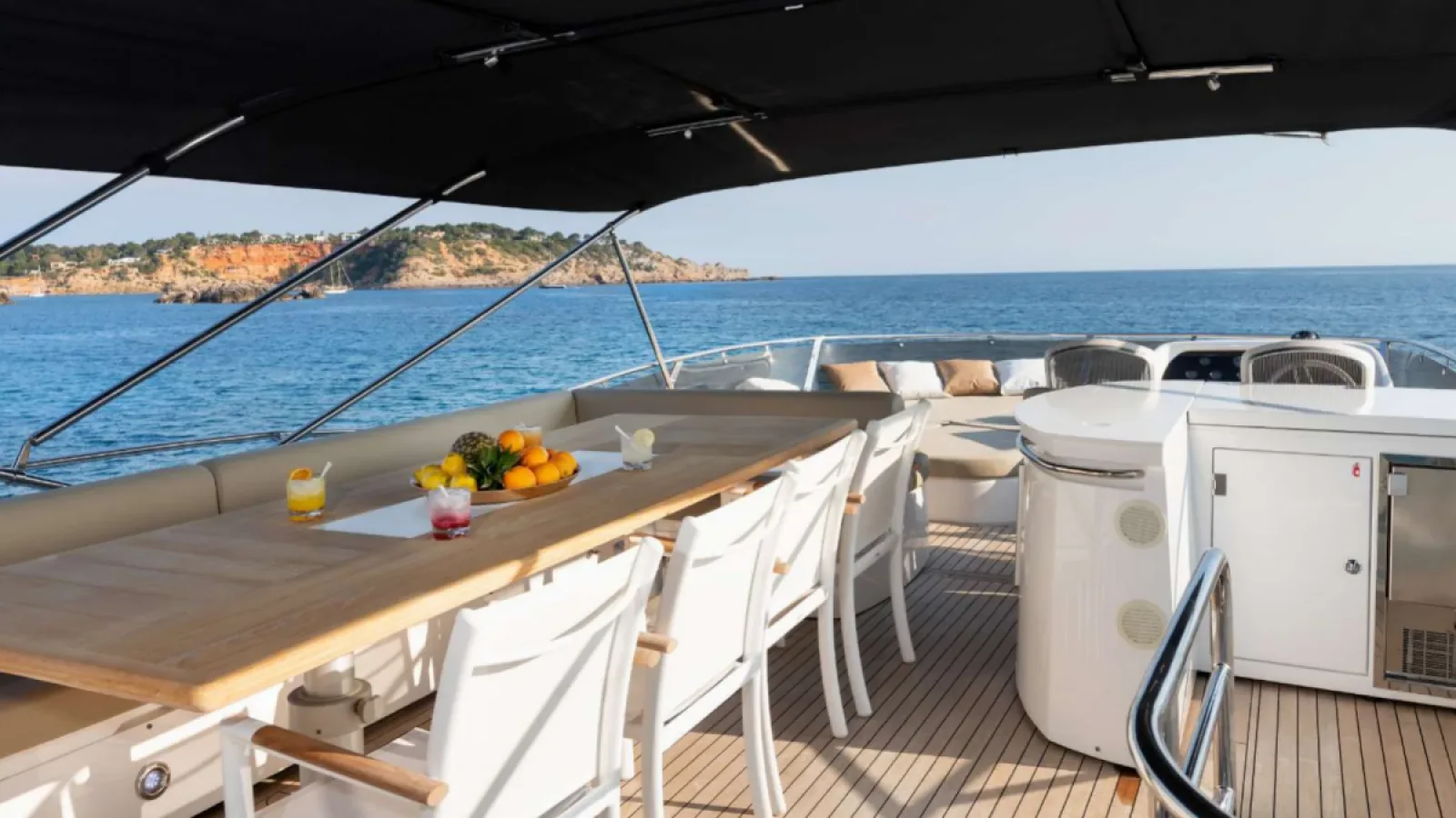 Bestboats SUNSEEKER MANHATTAN 70 CALA DI LUNA – Motor Yacht Rental Mallorca