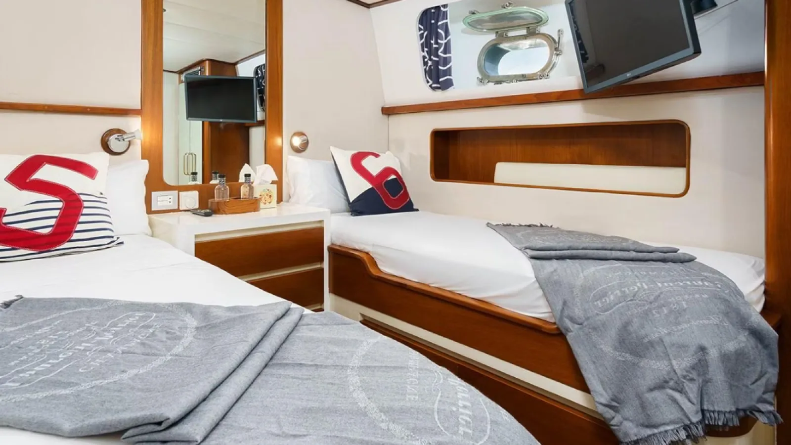 Bestboats CRN ANCONA SPIRIT OF MK – Yachtcharter Mallorca