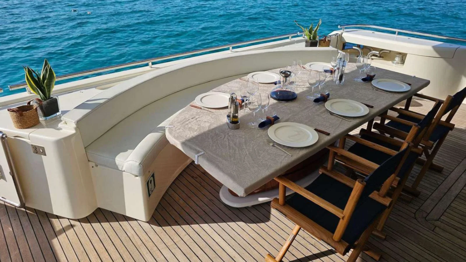 Bestboats FERRETTI CUSTOM LINE 94 YOLO TOO – Private Yacht Mallorca