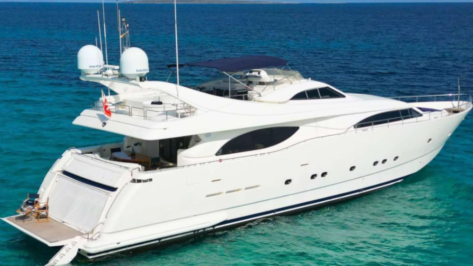 Bestboats FERRETTI CUSTOM LINE 94 YOLO TOO – Yachtcharter Mallorca