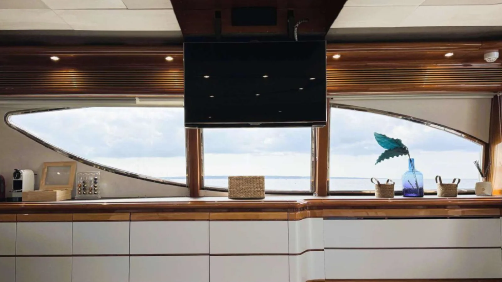 Bestboats FERRETTI CUSTOM LINE 94 YOLO TOO – Luxusyacht mieten Mallorca