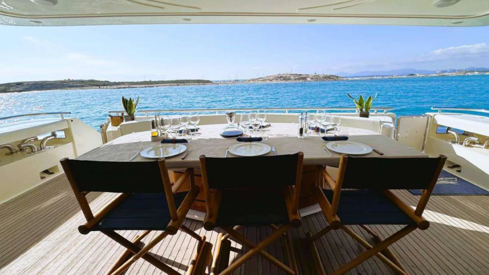 Bestboats FERRETTI CUSTOM LINE 94 YOLO TOO – Exklusive Yacht Mallorca