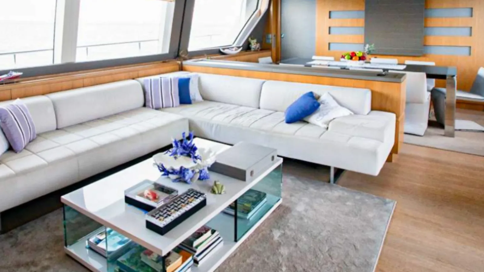 Bestboats FERRETTI 100 CUSTOM LINE NIKO III – Yate Premium Mallorca
