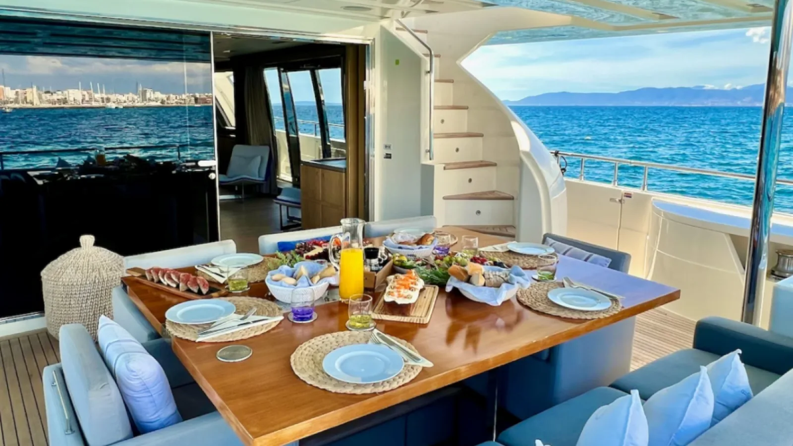 Bestboats FERRETTI 100 CUSTOM LINE NIKO III – Alquiler Yate Lujo Mallorca