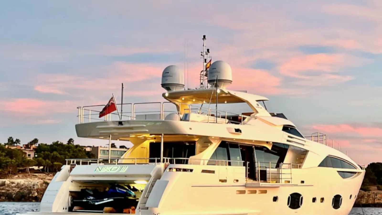 Bestboats FERRETTI 100 CUSTOM LINE NIKO III – Yate Privado Mallorca