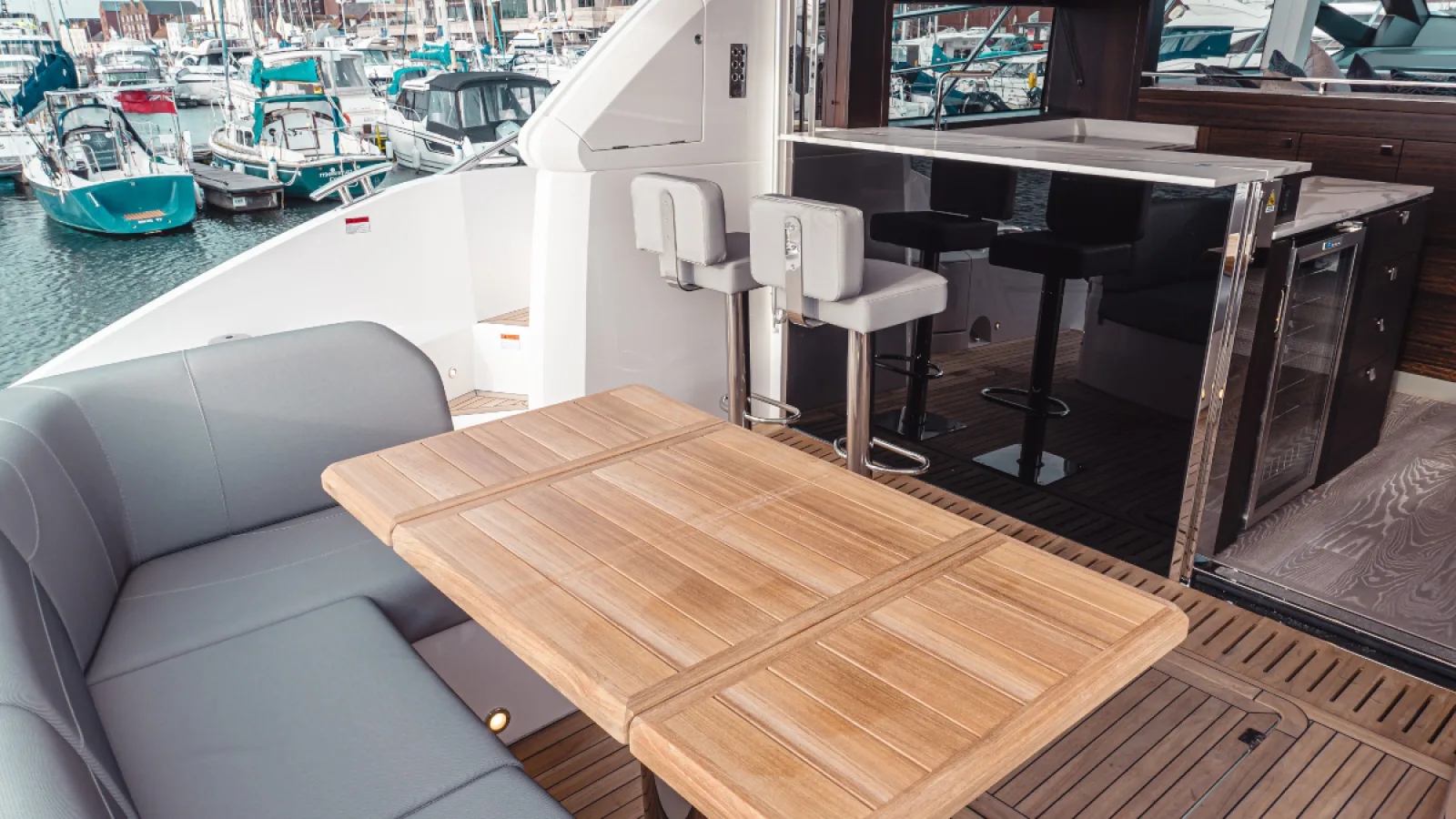 Bestboats SUNSEEKER MANHATTAN 55 PERFECTION STILL – Rent Boat Mallorca