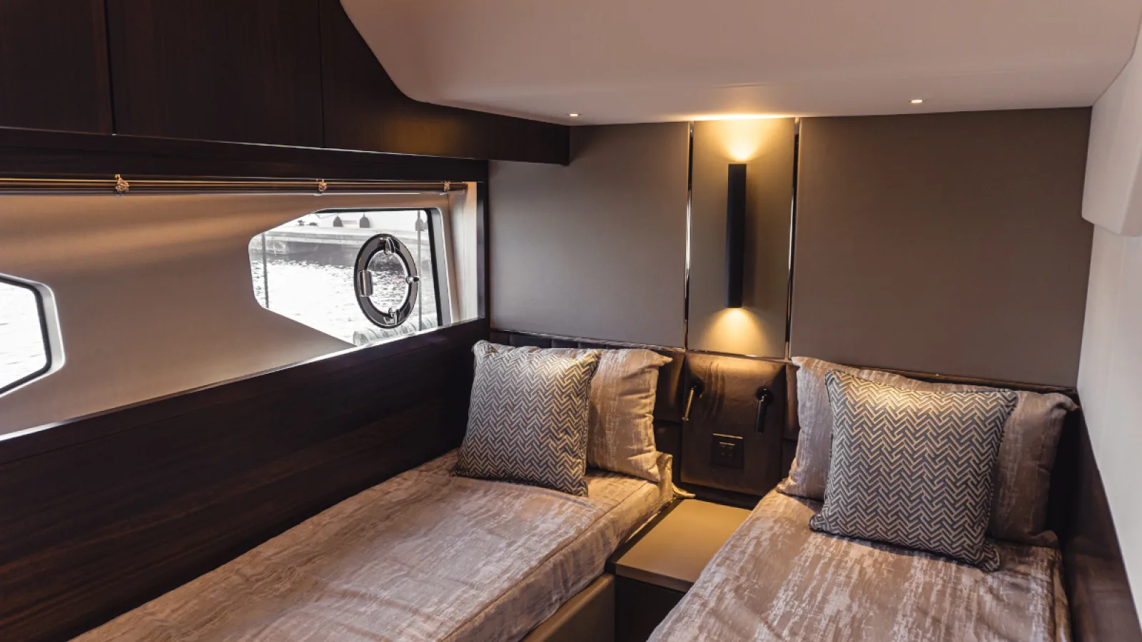 Bestboats SUNSEEKER MANHATTAN 55 PERFECTION STILL – Motor Yacht Charter Mallorca