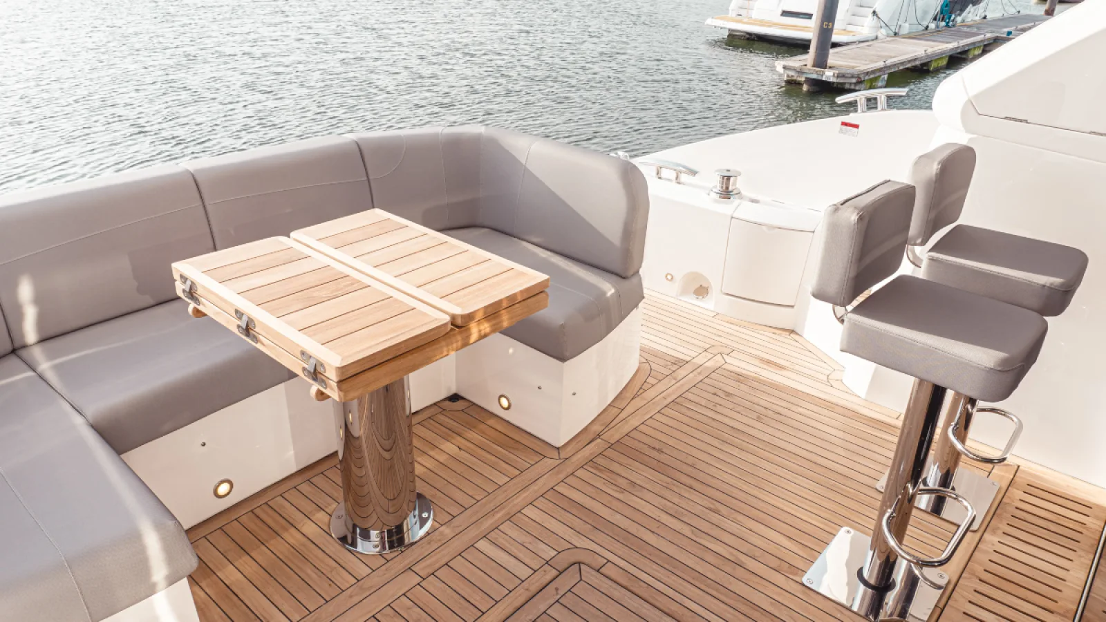 Bestboats SUNSEEKER MANHATTAN 55 PERFECTION STILL – Boat Rental Mallorca