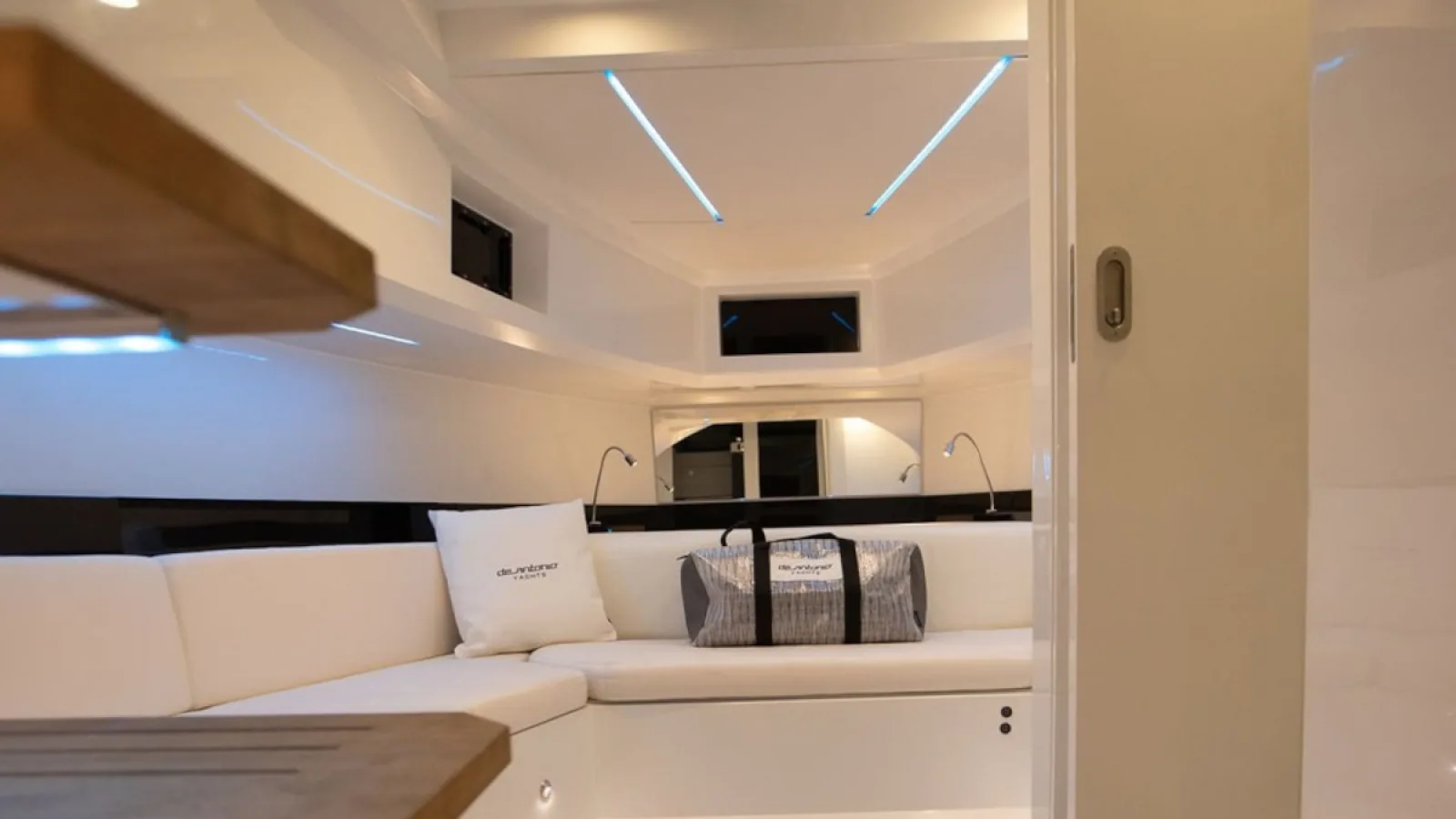 Bestboats DE ANTONIO YACHTS D36 OPEN Pisco Sour – Motor Yacht chartern Mallorca