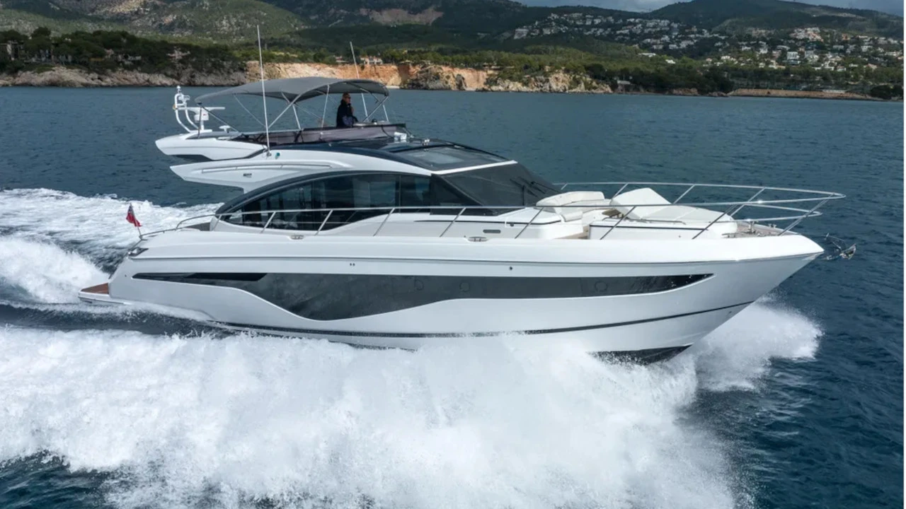 PRINCESS S62 Miss Demeanor - Charter in Port de Pollenca