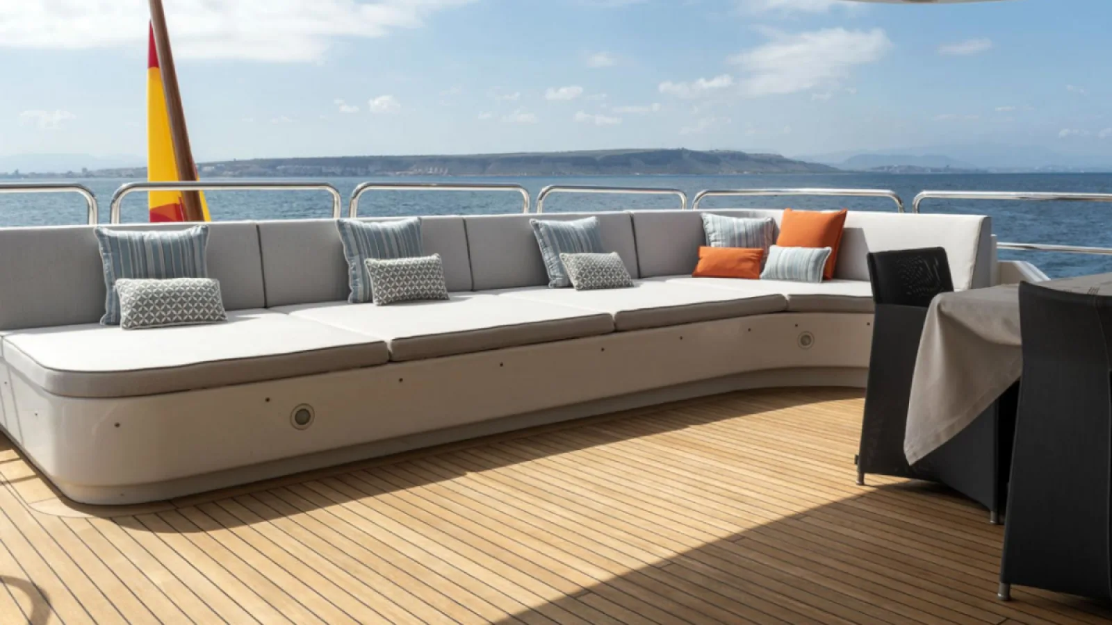Bestboats BENETTI 37 ELENA NUEVE – Private Yacht Mallorca