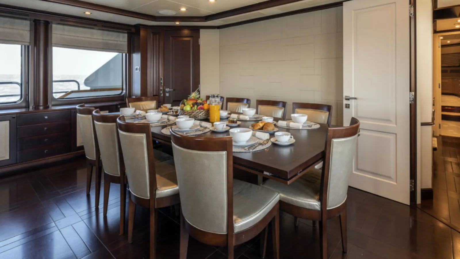 Bestboats BENETTI 37 ELENA NUEVE – Private Yacht Mallorca