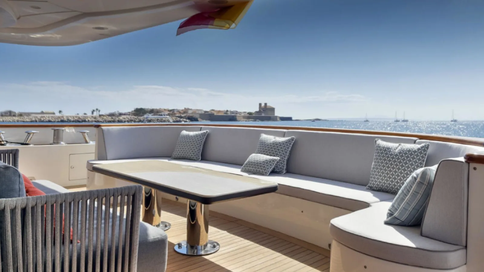 Bestboats BENETTI 37 ELENA NUEVE – Luxus Yachtcharter Mallorca