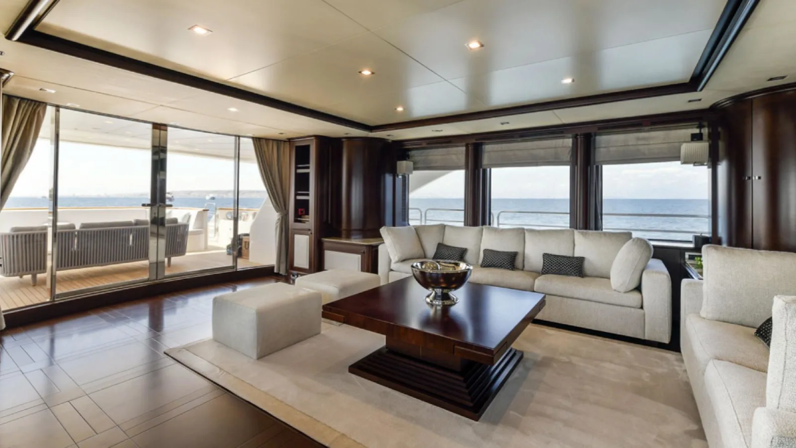 Bestboats BENETTI 37 ELENA NUEVE – Luxus Yachtcharter Mallorca