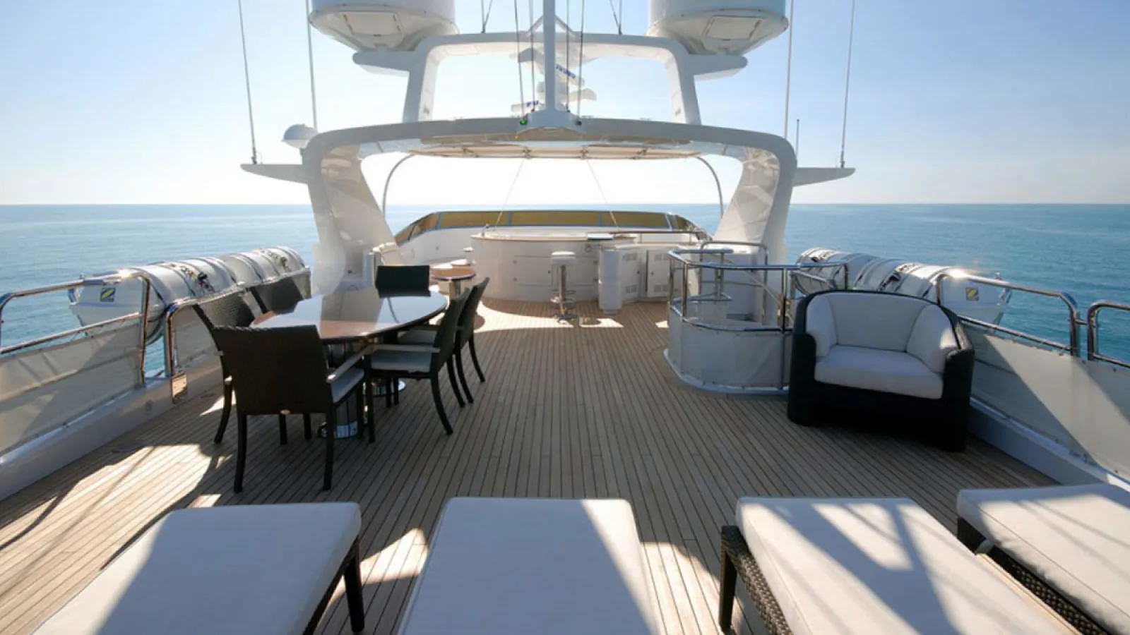Bestboats BENETTI 37 ELENA NUEVE – Yachtcharter Mallorca