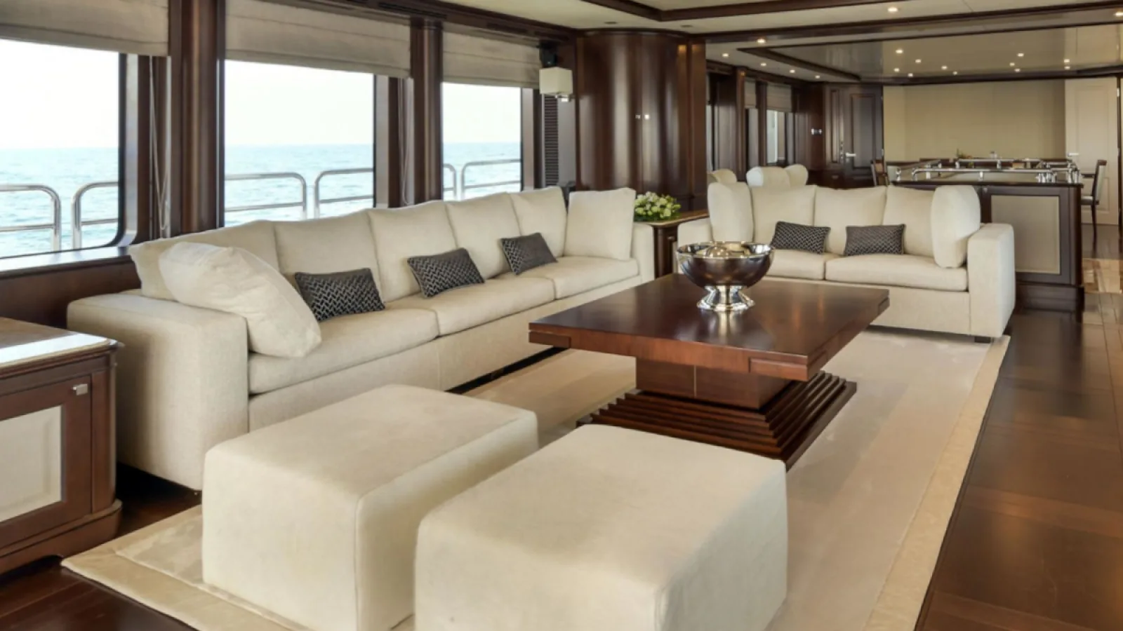 Bestboats BENETTI 37 ELENA NUEVE – Yachtcharter Mallorca
